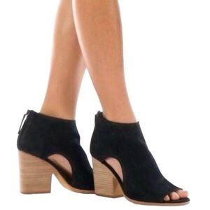 Vince Camuto Bevina Size 7.5 Black Leather Cut Out Peep Toe Stacked Heel